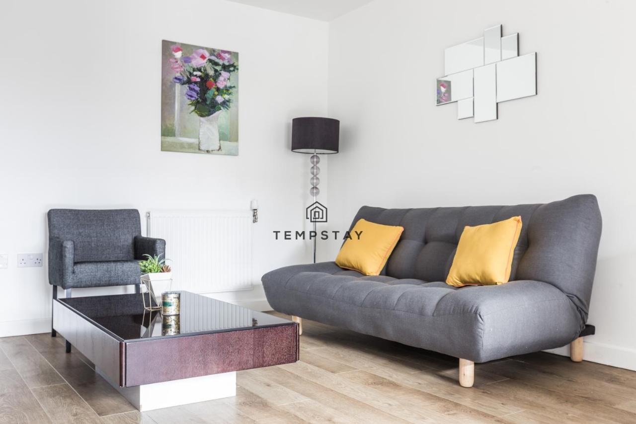 Modern Private Apartment -Balcony-Tube Station Londres Exterior foto